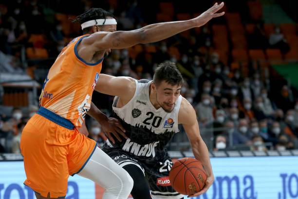 了他的个人 了他的个人