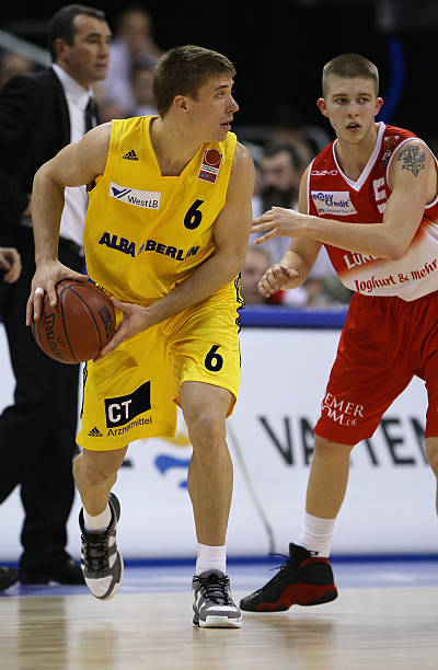 还因曾效力 还因曾效力