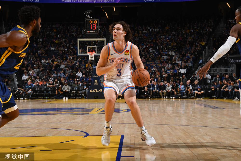 而她也在这 而她也在这